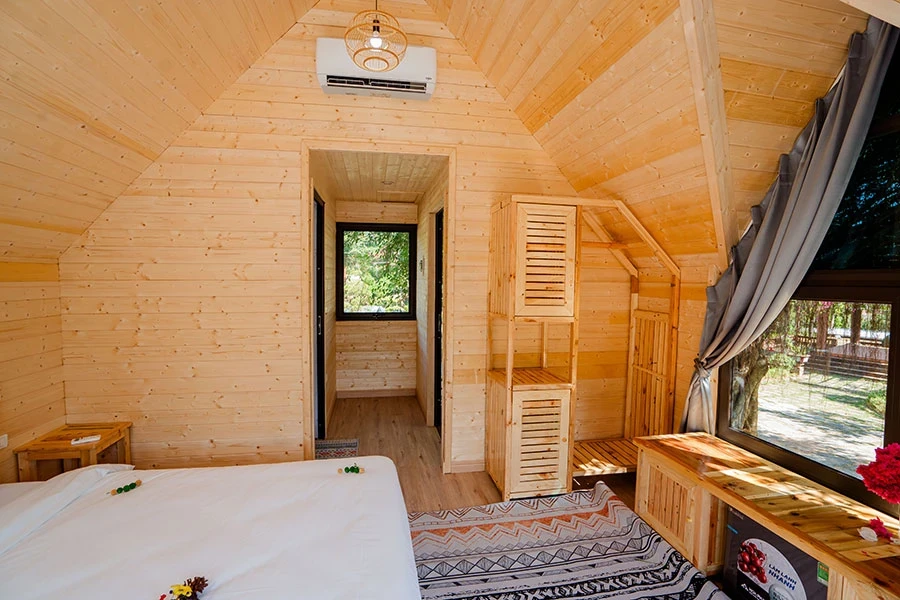 https://baitulongmountainresort.com/storage/product/undefined/Bungalow-1-giuong-2.webp