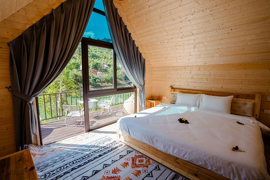 https://baitulongmountainresort.com/storage/product/undefined/Bungalow-1-giuong-5.webp