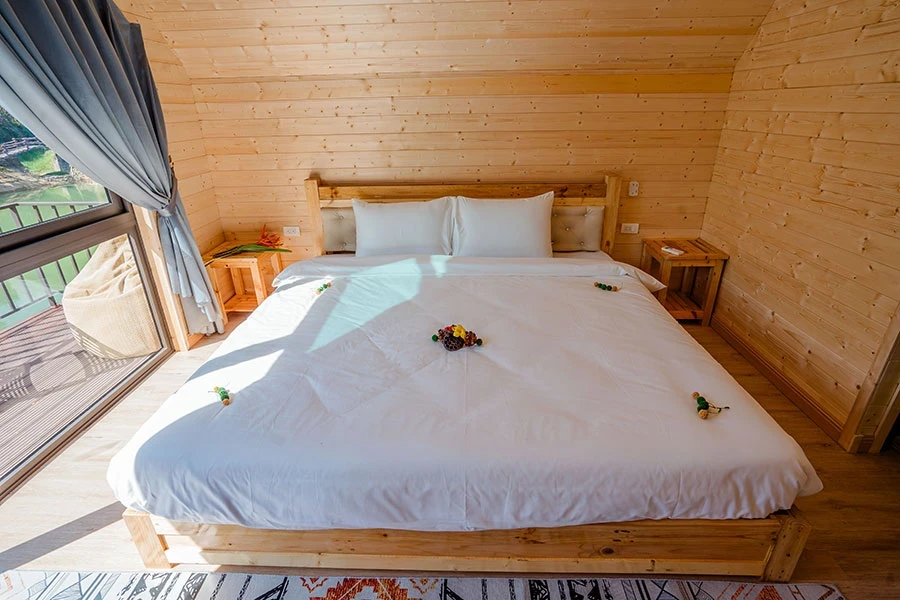 https://baitulongmountainresort.com/storage/product/undefined/Bungalow-1-giuong-8.webp