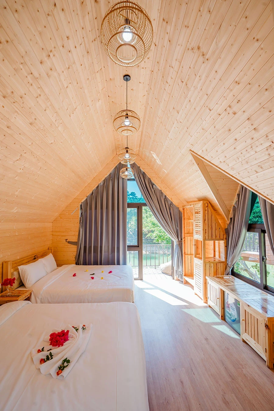 https://baitulongmountainresort.com/storage/product/undefined/Bungalow-2-giuong.webp