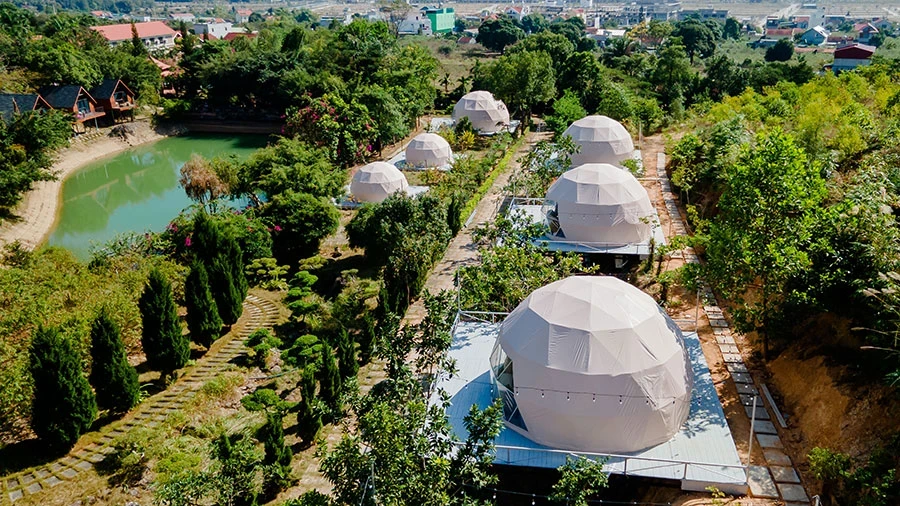 https://baitulongmountainresort.com/storage/product/undefined/Glamping-1-giuong-3.webp