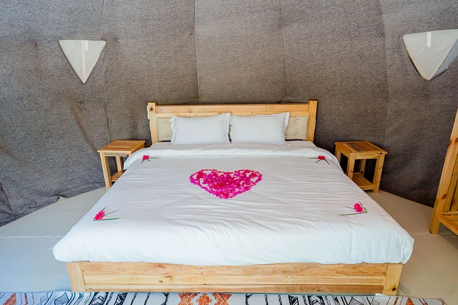 https://baitulongmountainresort.com/storage/product/undefined/Glamping-1-giuong-9.webp