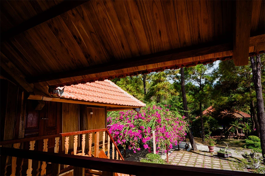https://baitulongmountainresort.com/storage/product/undefined/nha-san-cong-dong-2.webp