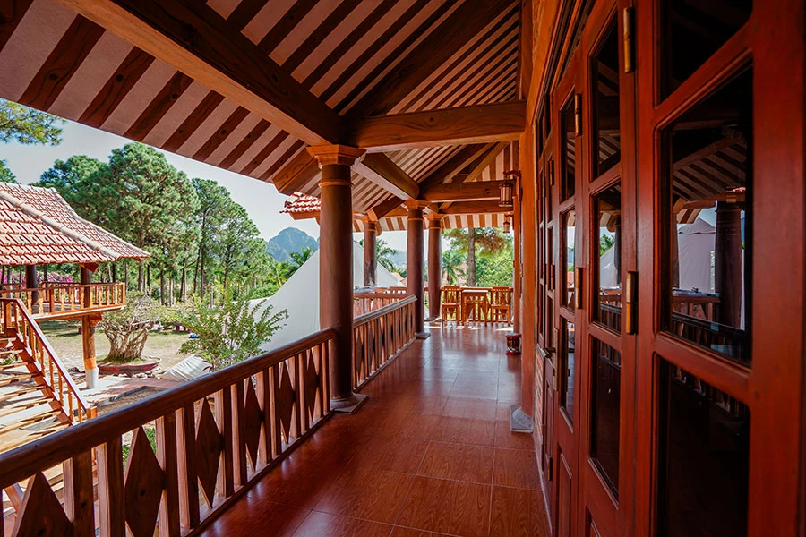 https://baitulongmountainresort.com/storage/product/undefined/phong-giuong-tang-13.webp