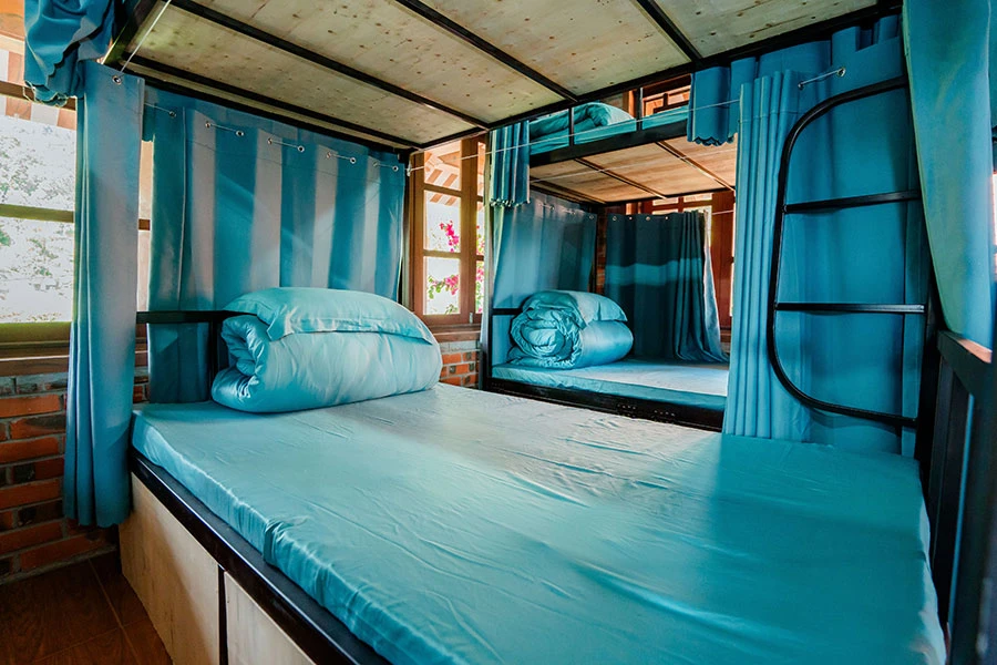 https://baitulongmountainresort.com/storage/product/undefined/phong-giuong-tang-3.webp